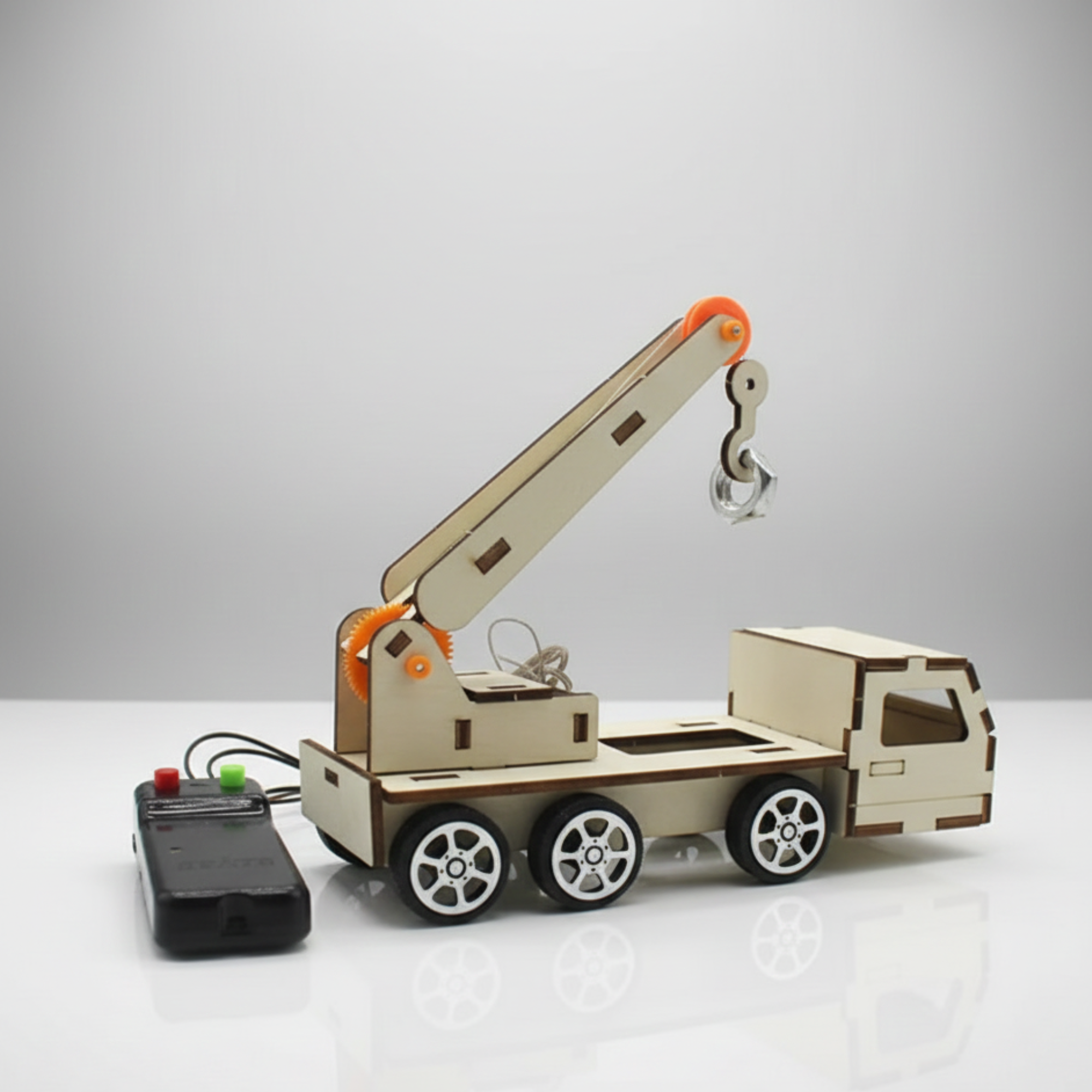 STEM Holzkran-LKW mit Motor & Fernsteuerung